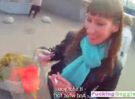امرأة سمراء روسية تمتص الديك الأسود الكبير قبل الحصول عليها داخل مؤخرتها