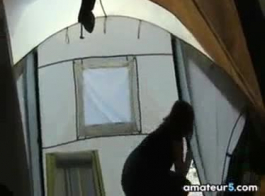 فيديو الهواة من سن المراهقة مارس الجنس في منزل عاهرة.